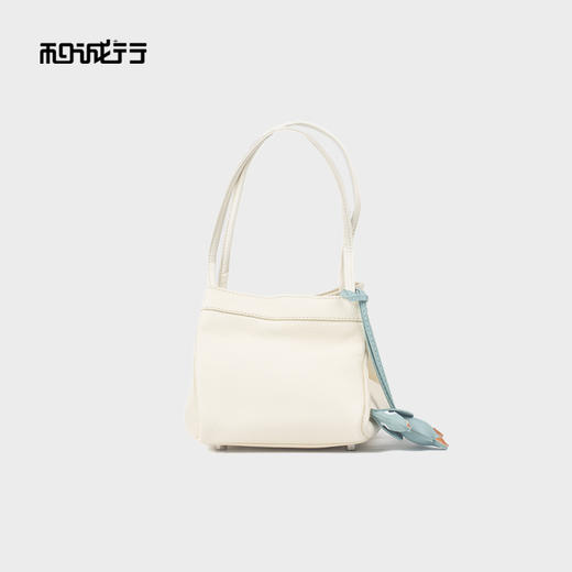 和诚行 2025新款柔软羊皮水桶包女时尚玩偶小菜篮子单肩包4580016 商品图3