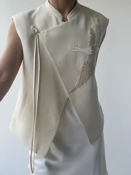 丝所｜S23N001 惊鸿斜襟马甲［ 黑A  / 白B  ] 商品图3