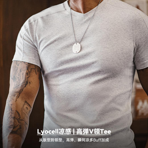 马登工装美式莱赛尔凉感T恤收袖口黑色速干健身衣v领修身短袖男夏 商品图1