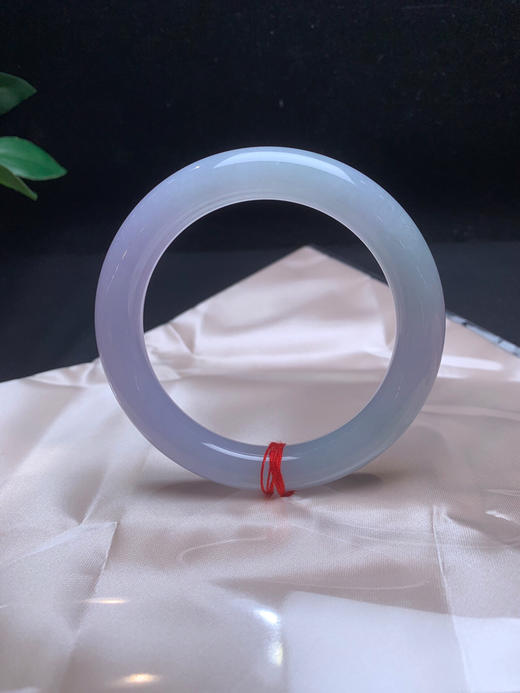 620099，57.8 紫罗兰圆条，一半紫罗兰底色、一半带些绿底，油润细腻 商品图0