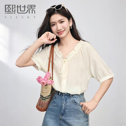 【专属特价】熙世界法式抽绳花边V领醋酸衬衫女高级感气质短袖上衣2025夏新款 商品图0