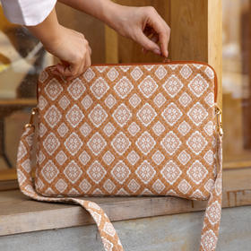 电脑包挂袋笔记本苹果电脑包内胆包女士高级感收纳包手拿包通勤旅行