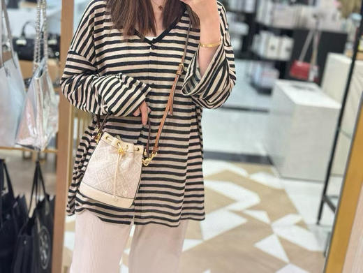 ¥1580🇺🇸Toryburch TB 专柜monogram 白色老花水桶mini小号，老花和logo元素绝美～尺寸约： 18*14*8.2cm 商品图4