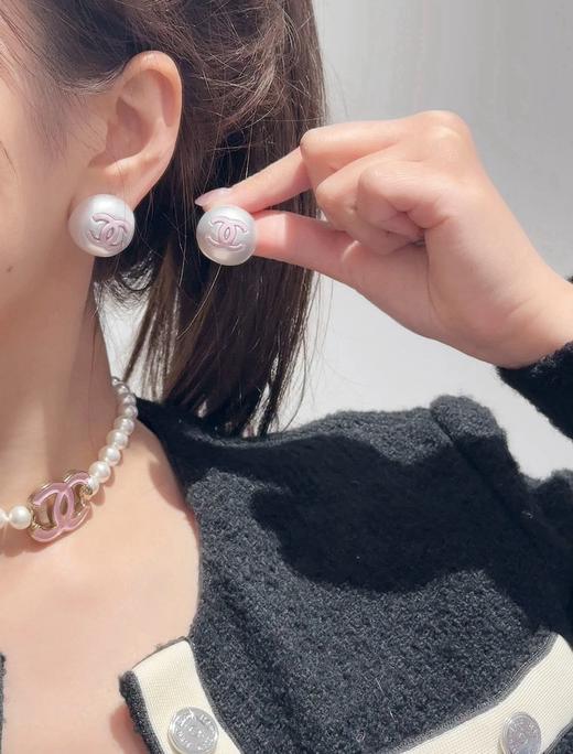 香奈儿 大白珠黑/粉c耳钉（XJ） 商品图7