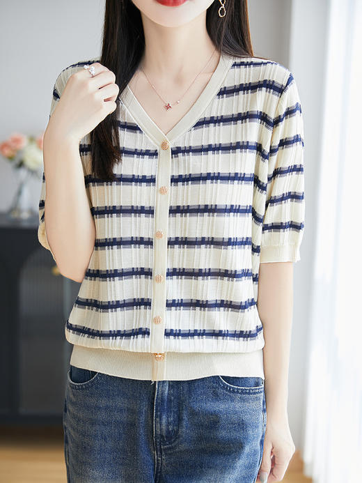 板绘小香风条纹V领针织短袖 莱赛尔材质冰丝凉爽 轻奢小香风气质 轻薄透气 显瘦百搭 商品图2