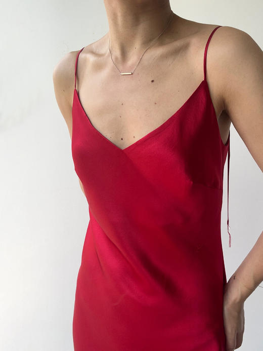 丝所｜S23C007 水晶斜裁V领长连衣裙［ 黑 / 白 / 红 ] 商品图11