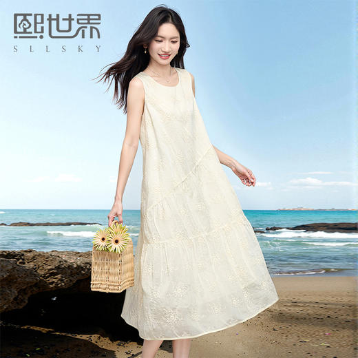 【专属特价】熙世界度假风天丝绣花连衣裙女2025夏新款莱赛尔圆领无袖背心裙子 商品图0