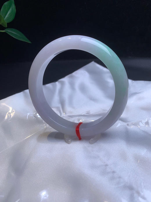 620095，60.5淡春彩手镯，一截淡雅的绿底，淡淡的紫底，清新干净 商品图3