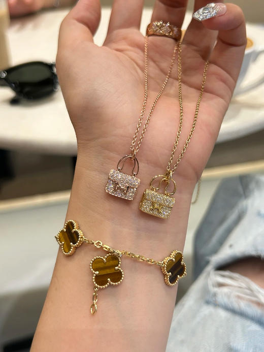 年后发！梵家首饰同厂！放心入😍😍【H家kelly康康白富美包包项链】非常精致且高奢经典❗❗闪耀的一塌糊涂😭超适合春夏季节戴的项链❗✅粉色/玫瑰金/白金/实物很有光泽感✅ 日常通勤晚宴聚会佩戴❗❗ 商品图1