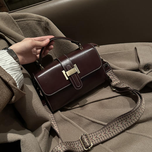 【预售3天】包包女小方包2025新款斜挎腋下包复古女包轻奢单肩包小包YM9240 商品图8