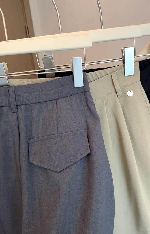 外贸尾单女子休闲阔腿五分西装裤，颜色    香松裤   高级灰  黑色 
材质96%聚酯纤维4粘纤氨纶
尺码S-XXL
特价💰99包邮 商品图4