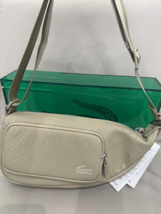 【3折】5楼法国鳄鱼LACOSTE男女同款斜挎包 NU4301ID-L32吊牌价1290折后价390 商品图1
