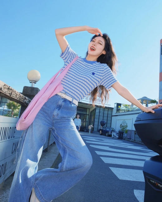 清凉冰激凌法式肌理感笑脸刺绣短袖上衣T恤 商品图1