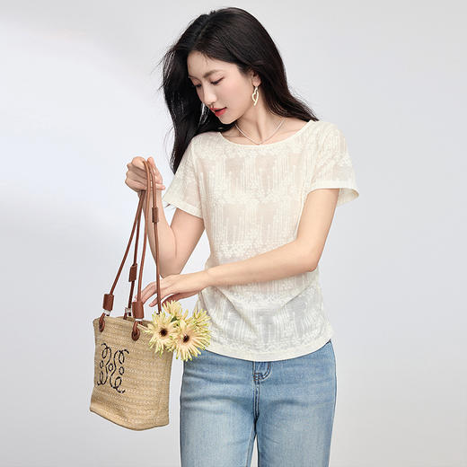 【周四狂欢价】熙世界波嬉风抽褶收腰T恤女短袖夏季新款设计感船领提花显瘦上衣 商品图3