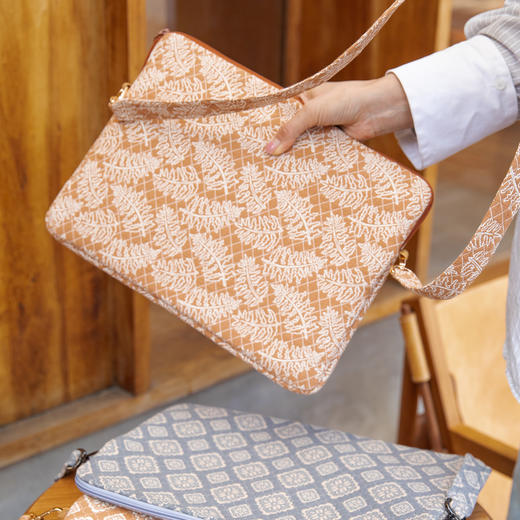 电脑包挂袋笔记本苹果电脑包内胆包女士高级感收纳包手拿包通勤旅行 商品图3