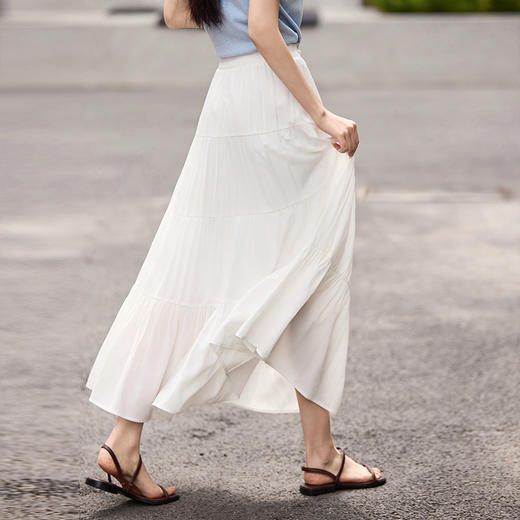 熙世界白色蛋糕半身裙女2025夏季新款高腰显瘦垂感冰丝a字裙子 商品图3
