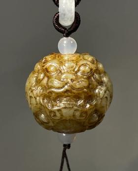 褐沁白玉雕瑞狮首大圆珠，顺丰包邮