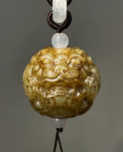 褐沁白玉雕瑞狮首大圆珠，顺丰包邮 商品图0