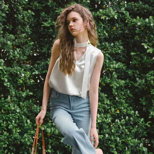 OLrain欧芮儿米色V领挂脖飘带小衫女夏季2025年新款无袖显瘦上衣 商品图0