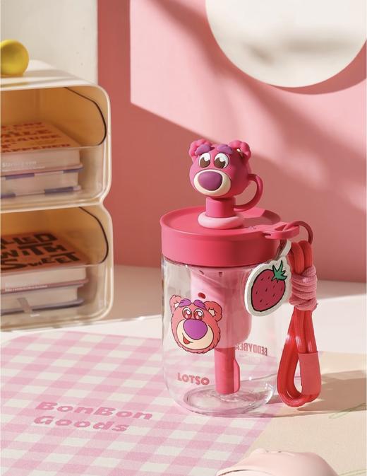 【品牌直发】【杯具熊迪士尼草莓熊联名系列】 学饮杯儿童杯运动杯保温杯 塑料杯冷萃杯双饮杯咖啡随手杯 商品图3