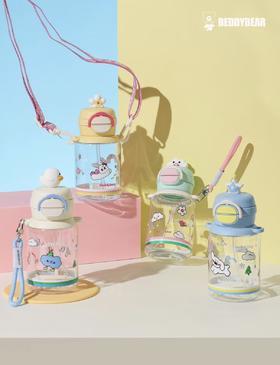 【品牌直发】【杯具熊轻夏系列开口笑塑料杯】双饮塑料杯680ml 直饮+吸管杯 便携简约可爱 成人 学生