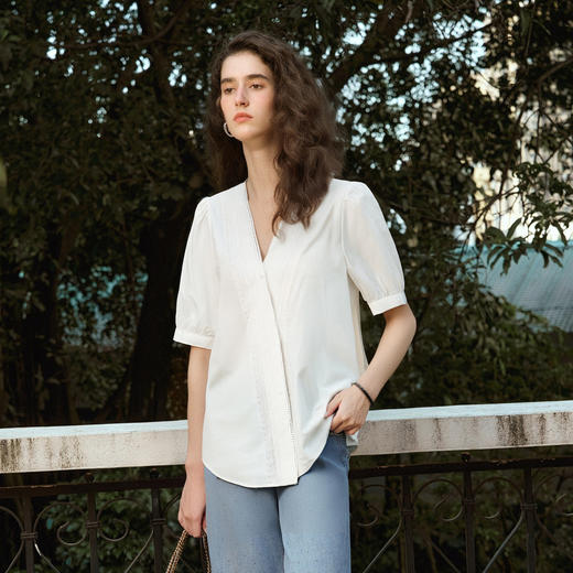 OLrain欧芮儿白色V领蕾丝拼接法式衬衫女夏季2025新款五分袖衬衣 商品图3