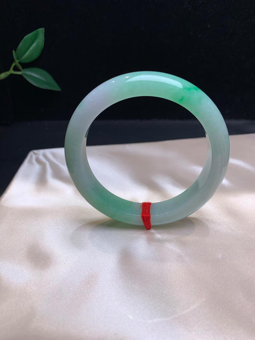 620105，58.飘阳绿手镯 ，绿底 底妆非常细腻  润润的 商品图3