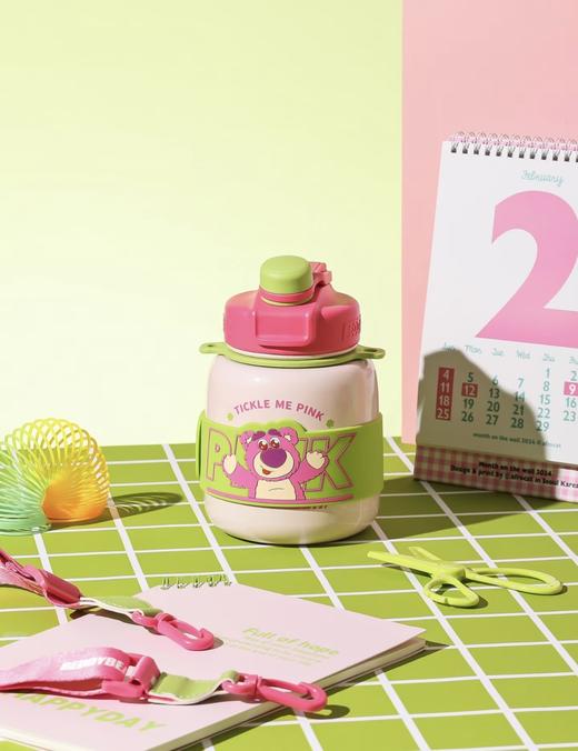 【品牌直发】【杯具熊迪士尼草莓熊联名系列】 学饮杯儿童杯运动杯保温杯 塑料杯冷萃杯双饮杯咖啡随手杯 商品图4