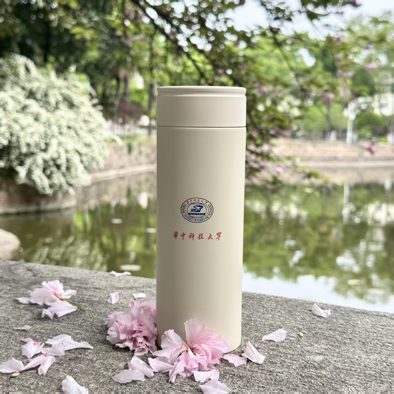 白色校标保温杯