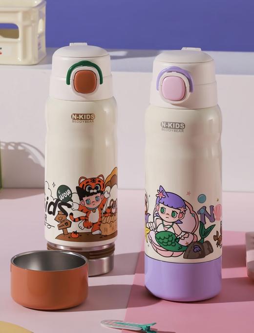 【品牌直发】【杯具熊N-Kid熊孩子系列】圈圈儿童壶480ml/双饮保温杯600ml/星辰双饮/运动水杯/分仓保温/海洋球塑料杯 一盖两用双饮杯吸管杯茶杯杯盖儿童幼儿园水壶316不锈钢IP联名 商品图7