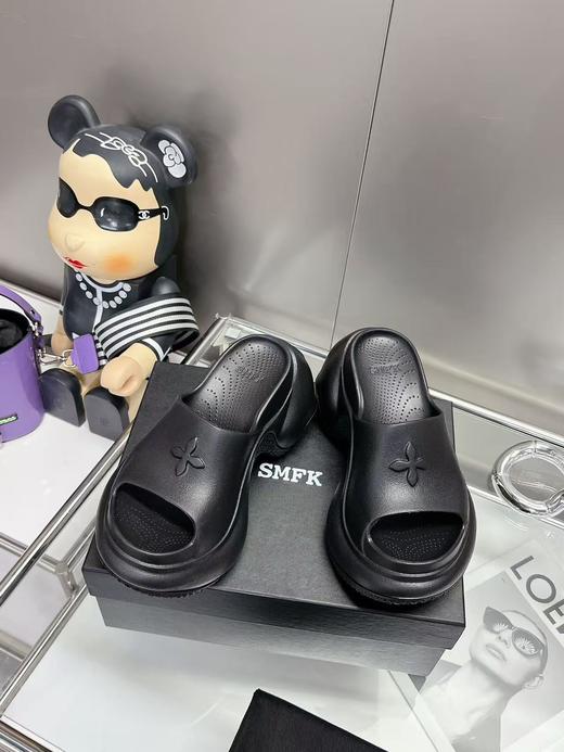 SMFK Compass 舒适增高一字拖鞋 女款 荒野黑（HC） 商品图0