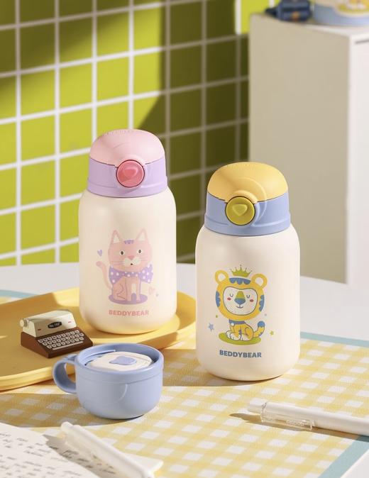 【品牌直发】【杯具熊清新萌宠系列糯米杯】儿童保温杯530ml 两盖吸管杯茶杯杯盖儿童幼儿园水壶316不锈钢 商品图1