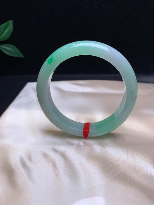 620105，58.飘阳绿手镯 ，绿底 底妆非常细腻  润润的 商品图2