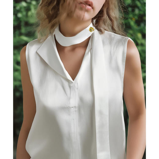 OLrain欧芮儿米色V领挂脖飘带小衫女夏季2025年新款无袖显瘦上衣 商品图1