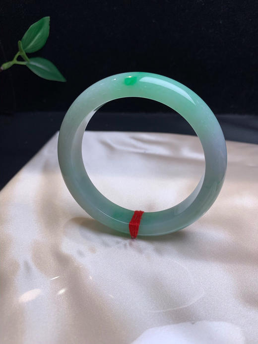 620105，58.飘阳绿手镯 ，绿底 底妆非常细腻  润润的 商品图4
