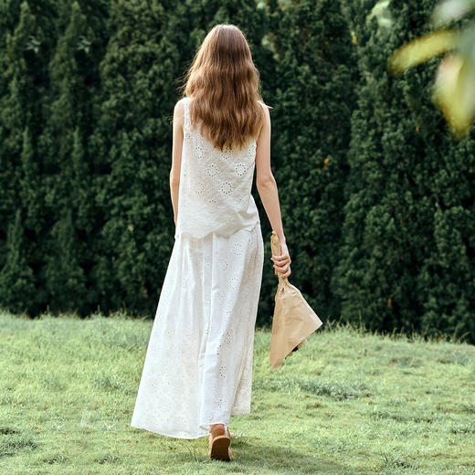 OLrain欧芮儿白色刺绣荡领小衫女夏季2025新款镂空半身裙两件套装 商品图3