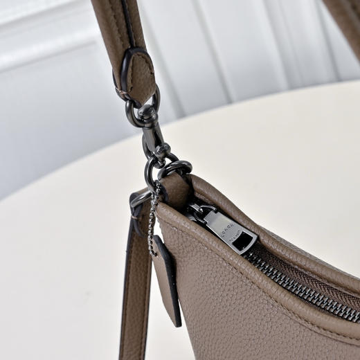 夏季特惠💰470 蔻驰新款流浪包小号CBH16 尺寸:19*15*8cm 商品图5