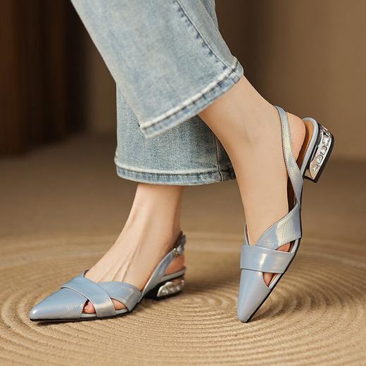 【预售5天】法式粗跟包头时装凉鞋女新款尖头低跟时尚镂空百搭舒适凉鞋女LD&7341 商品图0