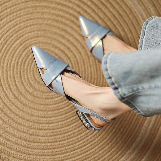 【预售5天】法式粗跟包头时装凉鞋女新款尖头低跟时尚镂空百搭舒适凉鞋女LD&7341 商品图3