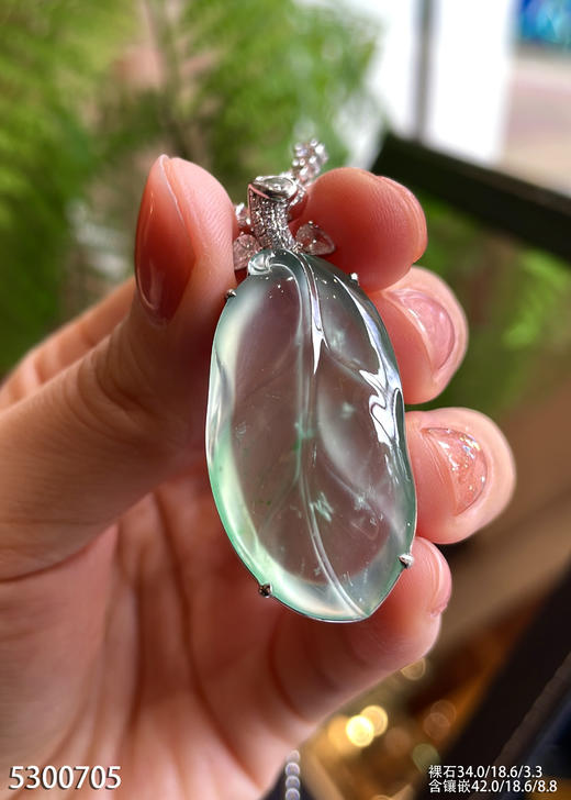 玻璃种飘翠叶子吊坠    79999【5300705】 商品图5