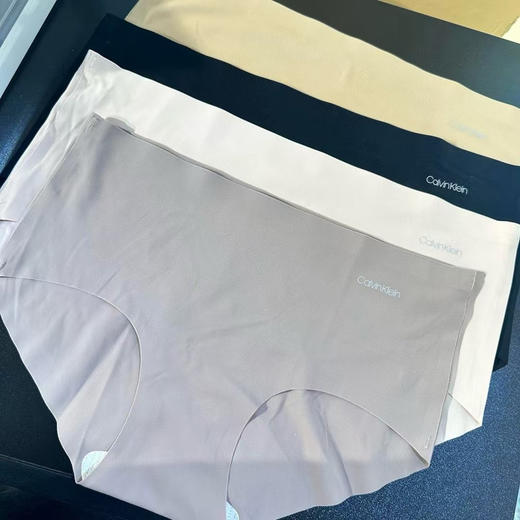 原单正品CK莫代尔四条盒装女士内裤
颜色：黑色，肤色，粉色，灰色
裆部：石墨烯底裆
尺码M-XL
特价💰99一盒包邮。 商品图9