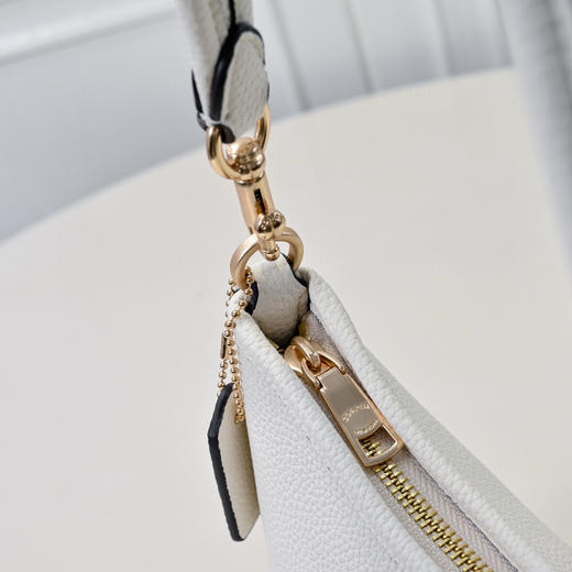 夏季特惠💰470 蔻驰新款流浪包小号CBH16 尺寸:19*15*8cm 商品图7