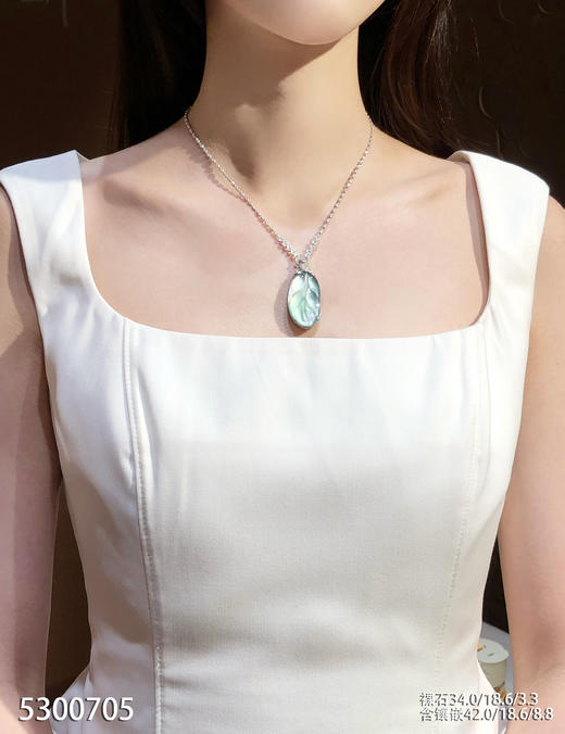 玻璃种飘翠叶子吊坠    79999【5300705】 商品图4