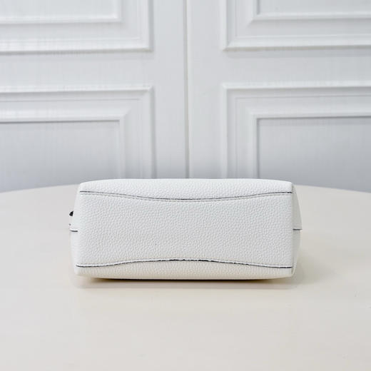 夏季特惠💰470 蔻驰新款流浪包小号CBH16 尺寸:19*15*8cm 商品图3