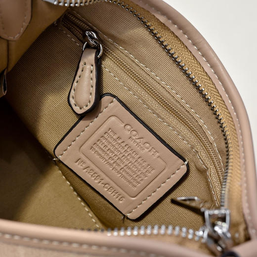 夏季特惠💰470 蔻驰新款流浪包小号CBH15 尺寸:19*15*8cm 商品图7