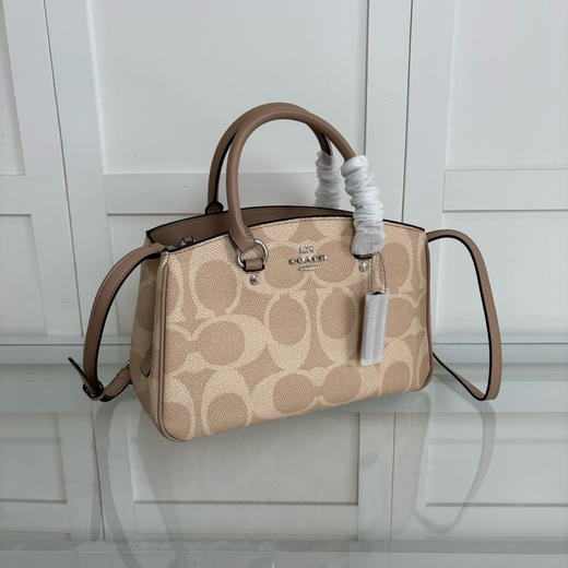 夏季特惠💰550 蔻驰【新品】女士老花SAVANNAH小号CARRYALL手提斜挎包 CAL53 尺寸：28.5*18*10cm 商品图1