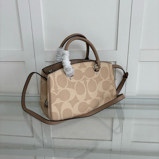 夏季特惠💰550 蔻驰【新品】女士老花SAVANNAH小号CARRYALL手提斜挎包 CAL53 尺寸：28.5*18*10cm 商品图3