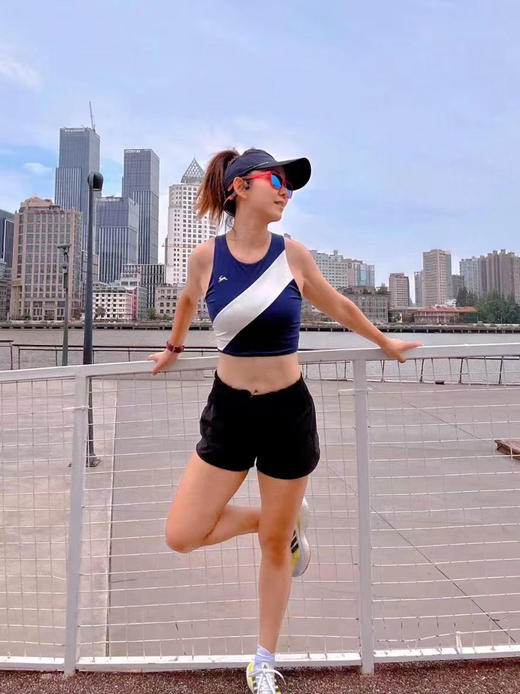 北美订单 正品 哥伦比亚户外墨镜。男女同款 
专业户外品牌 墨镜具有一定的户外功能防紫外线，外边卖80美金一个折合人民币500左右；
配有品牌logo防尘袋 商品图14