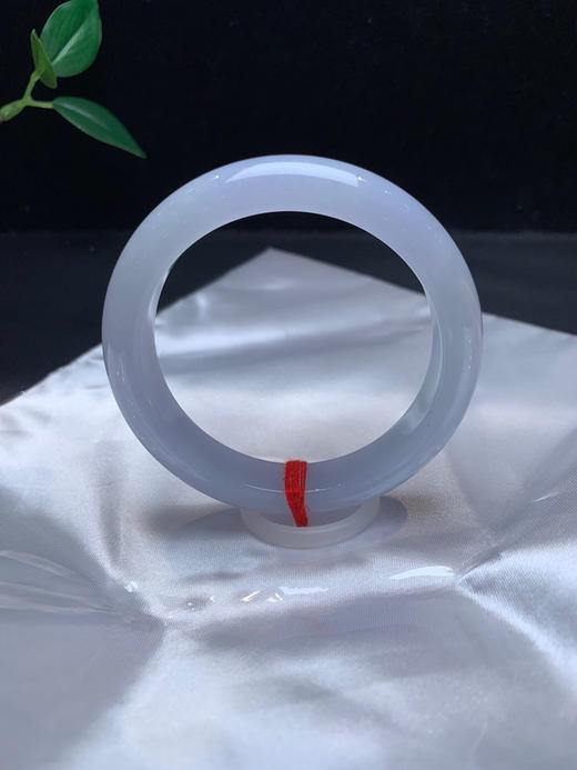 620112，55淡紫底手镯，整体带淡紫底。干净清爽 整条很均匀 商品图1