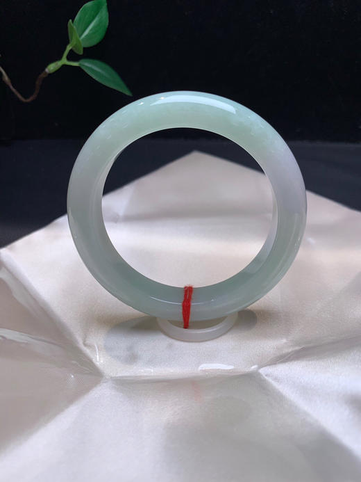 620111，58.2浅绿底手镯，版型好，很清爽干净，带绿底色 商品图3